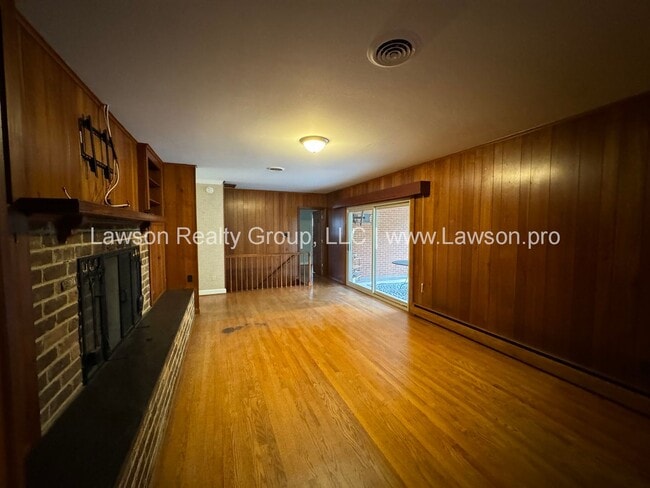 Building Photo - Spacious South Roanoke Home with Lawn Care Included