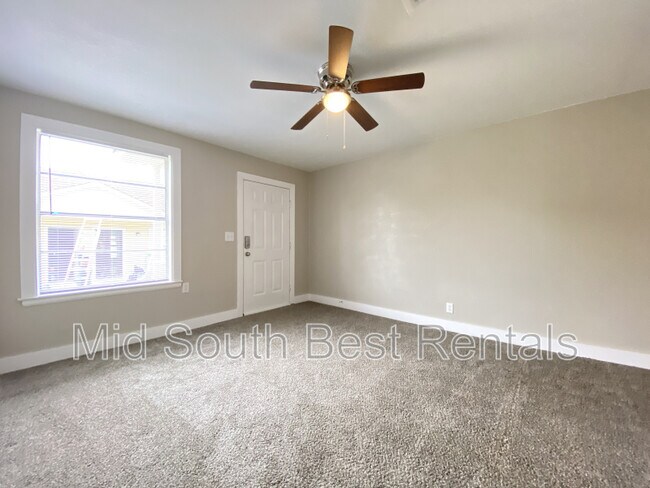Building Photo - 808 Jane Dr