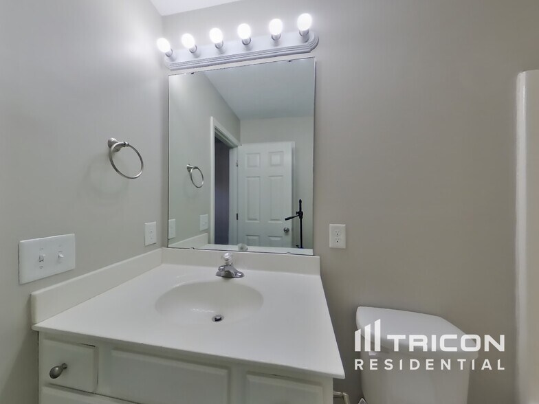 Building Photo - 3633 Crowders View Dr