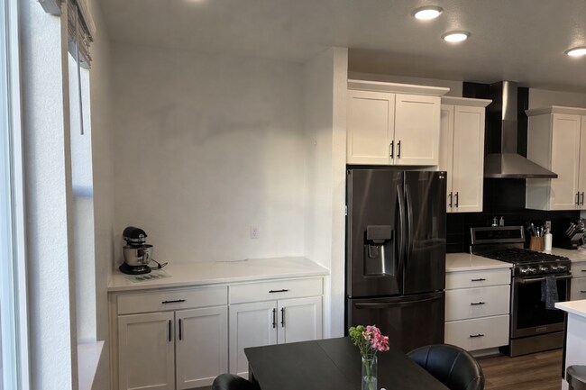 Building Photo - Westminster Station - Almost new- Pride Of Ownership!