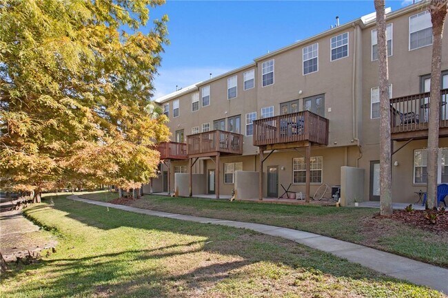 Building Photo - 3023 Pointeview Dr