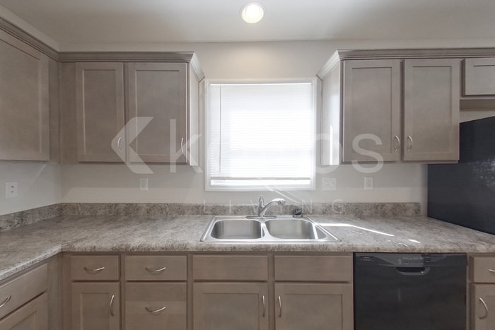 Building Photo - 1396 Maxwell Cir