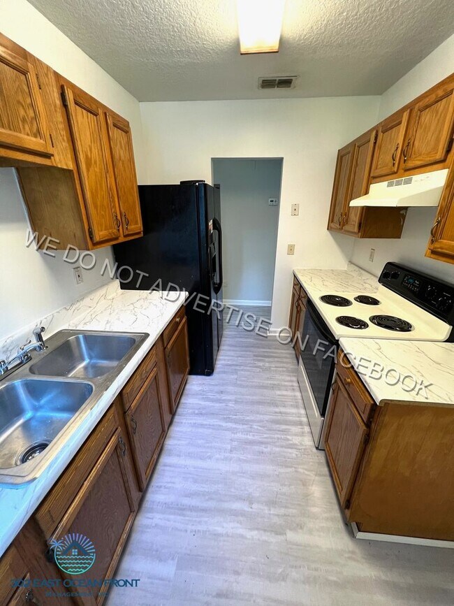 Building Photo - $200 OFF FIRST MONTH RENT - Gorgeous 3 bed...