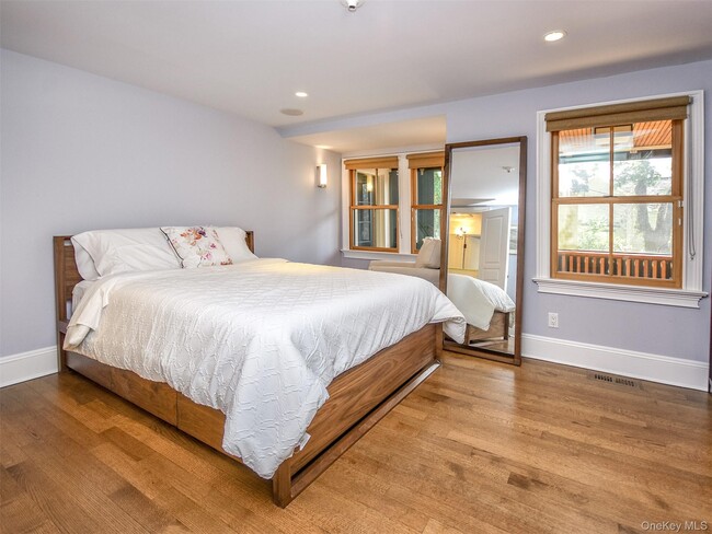 Building Photo - 290 8th Ave