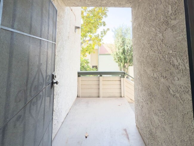 Building Photo - 2 BEDROOM 2 BATH CONDO IN GATED COMMUNITY ...