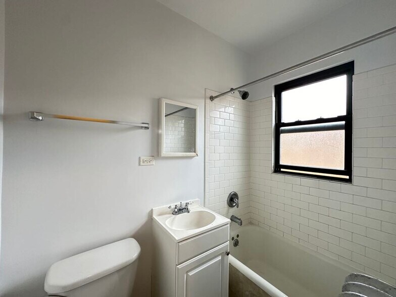 Building Photo - 2617 N Spaulding Ave