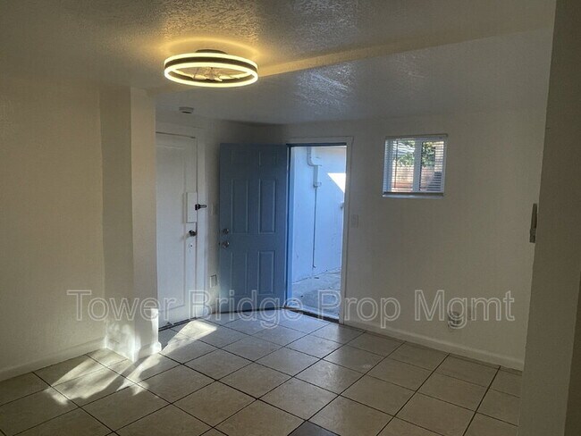 Building Photo - 474 Harding Ave