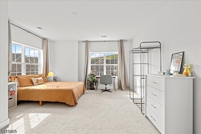 Building Photo - 33 Veterans Wy