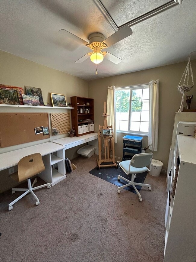 Building Photo - Utilities & Internet Included! 4 Bed 2.5 B...