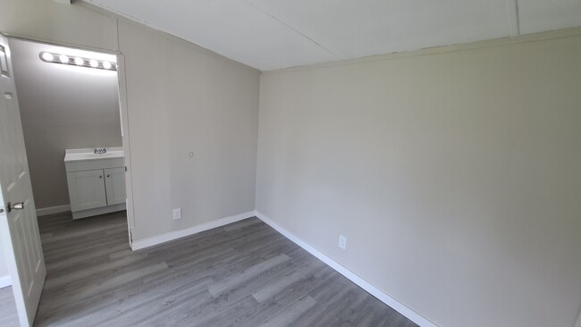 Building Photo - 113 Novits Nook Ct