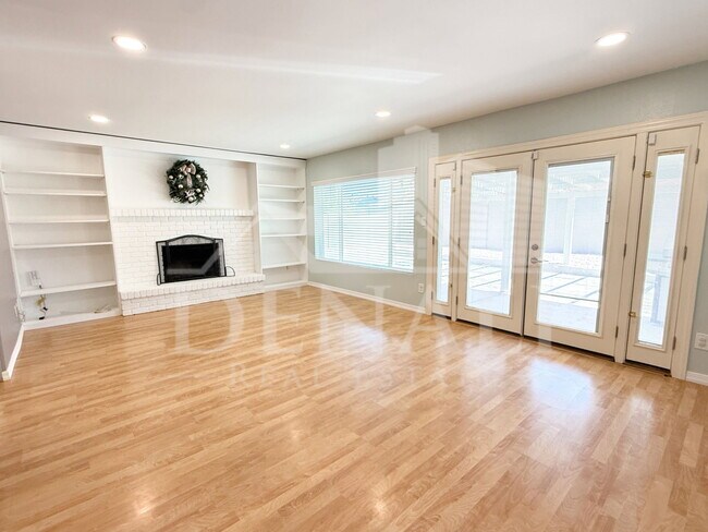 Building Photo - 811 E Chilton Dr