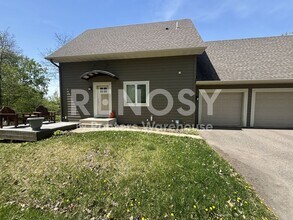 Building Photo - Available now - 1 Bedroom 1 Bath Condo in Golden Valley