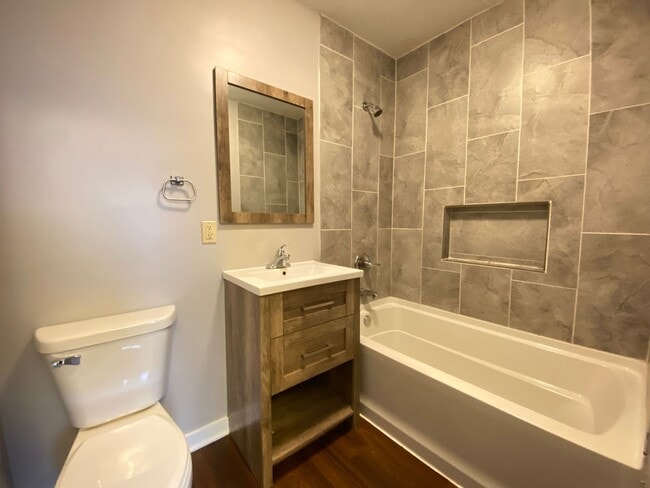 Building Photo - 2240 White Oak Ave