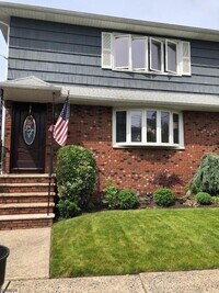 Building Photo - 34 Hilton St