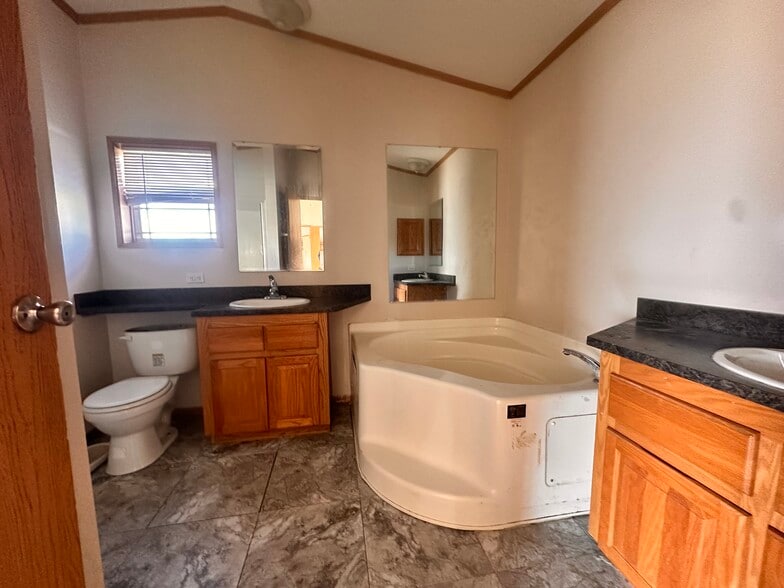 Building Photo - 38 Jubilee St