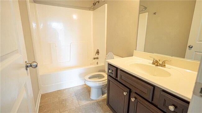 Building Photo - 3731 Ivy Lawn Dr NE