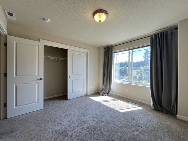 Building Photo - Spacious Bull Mountain Townhome Featuring Two Ensuite Bedrooms, Attached Garage & Modern Finishes &