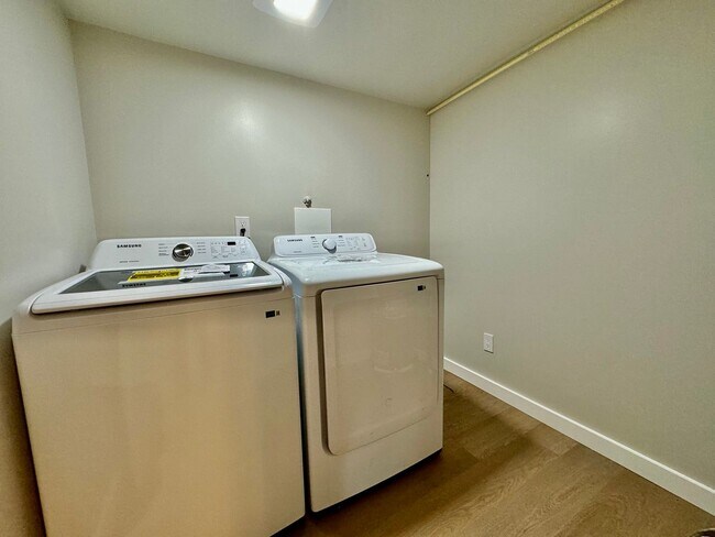Building Photo - Seward Park fully renovated 4 bedroom, 3 b...