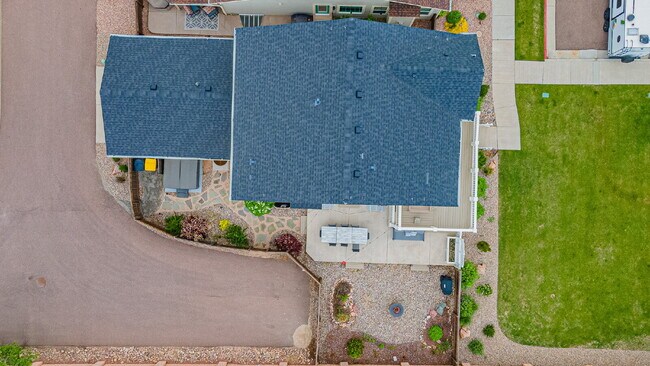 Building Photo - Beautiful mountain views from a Gold Hill Mesa corner lot with a hot tub!