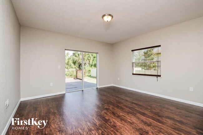 Building Photo - 3379 Toluca Terrace