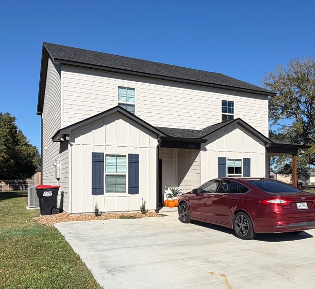 Building Photo - 102 Glade Blvd