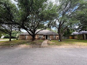 Building Photo - 7716 Pampas Dr