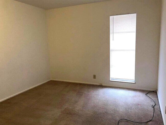 Building Photo - 229 S Church St