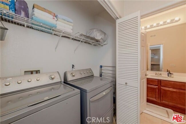 Building Photo - 1108 Jewett Dr