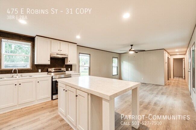 Building Photo - 475 E Robins St