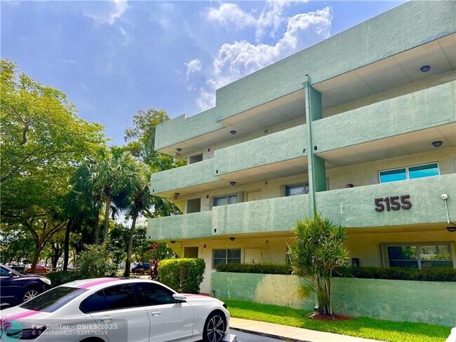 Building Photo - 5155 E Sabal Palm Blvd