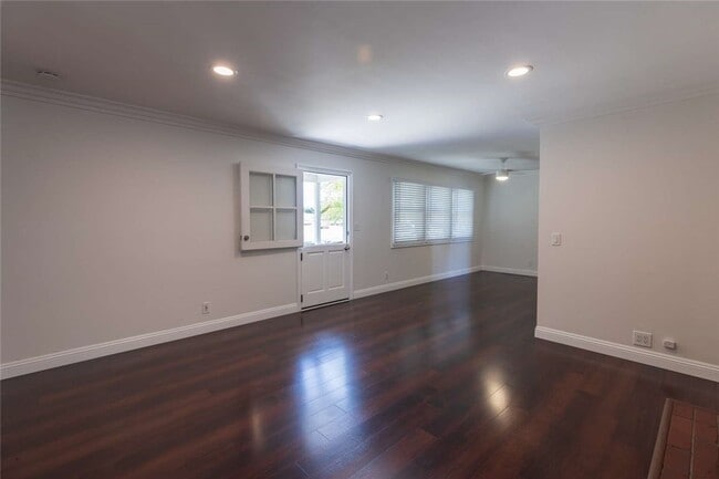 Building Photo - 2157 Rural Ln