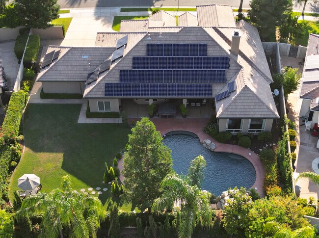 Building Photo - 2510 Tiverton Dr