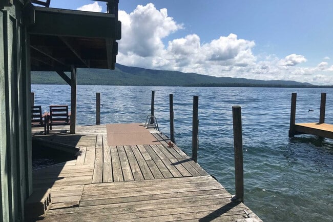 Building Photo - 4168 Lake Shore Dr