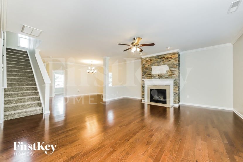 Building Photo - 1205 Quail Heights Dr