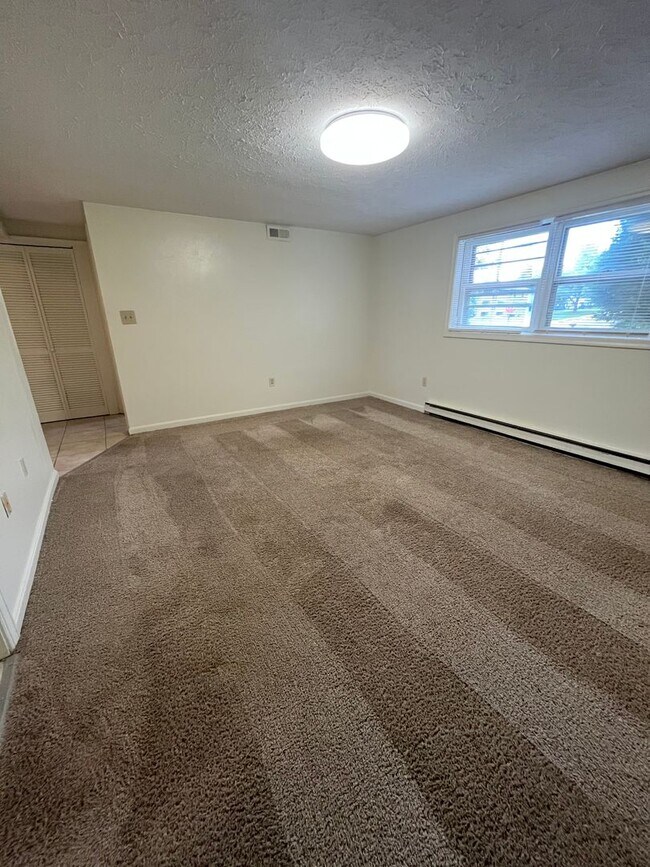 Building Photo - 207 Broce Dr