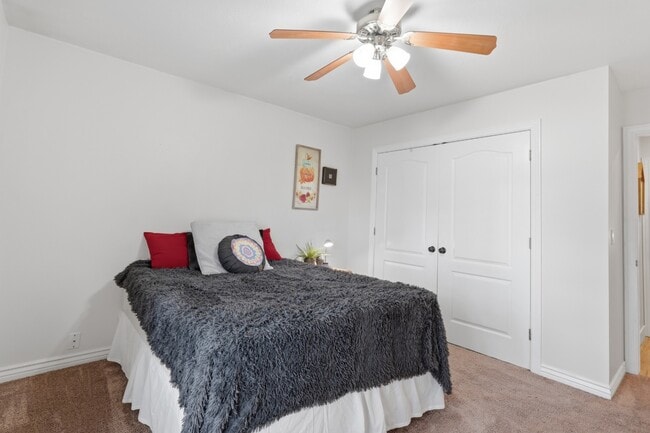 Building Photo - 5957 S Sultan Cir