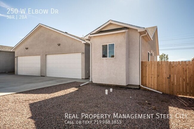 Primary Photo - Gorgeous 3 Bedroom Home in Pueblo West