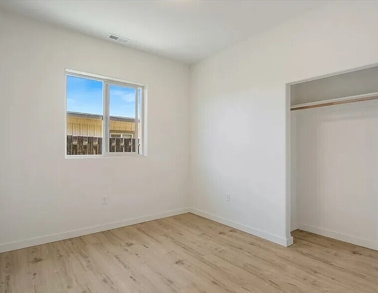 Building Photo - 427 2nd Ave SE