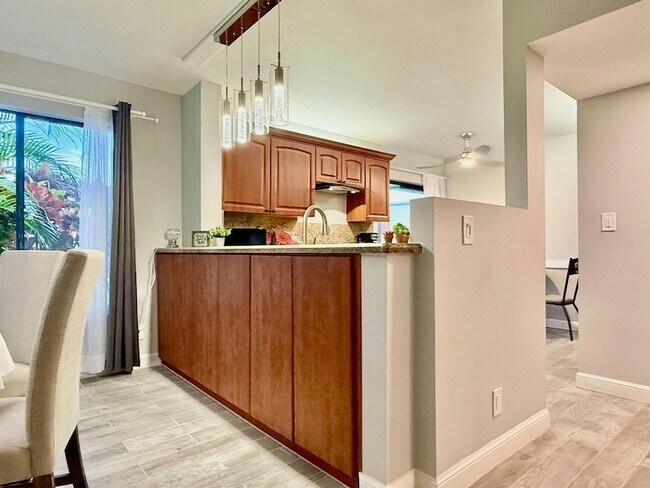 Building Photo - 10615 Ocean Palm Way