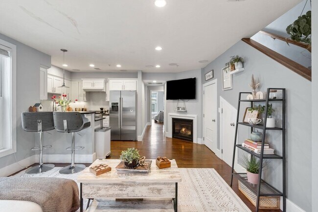 Building Photo - 12 Mohawk St