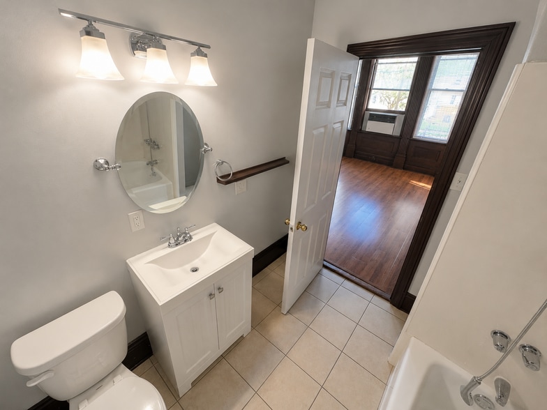 Building Photo - 4217 Danneel St