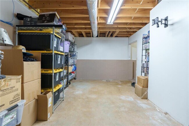 Building Photo - 608 Adam Cir