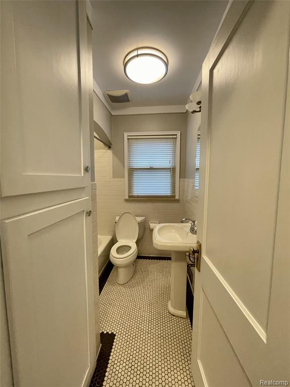 Building Photo - 1103 Mclean Ave