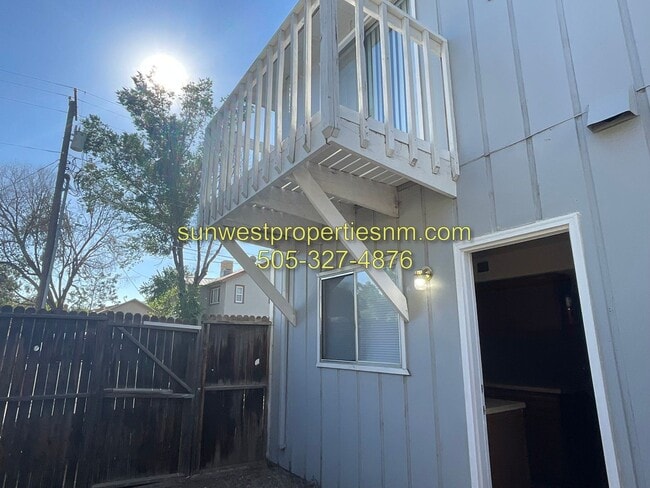 Building Photo - 518 N Locke Ave