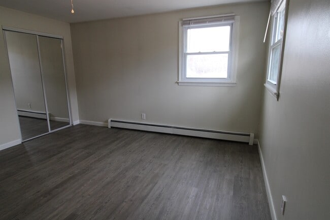 Building Photo - 4 Monroe Dr