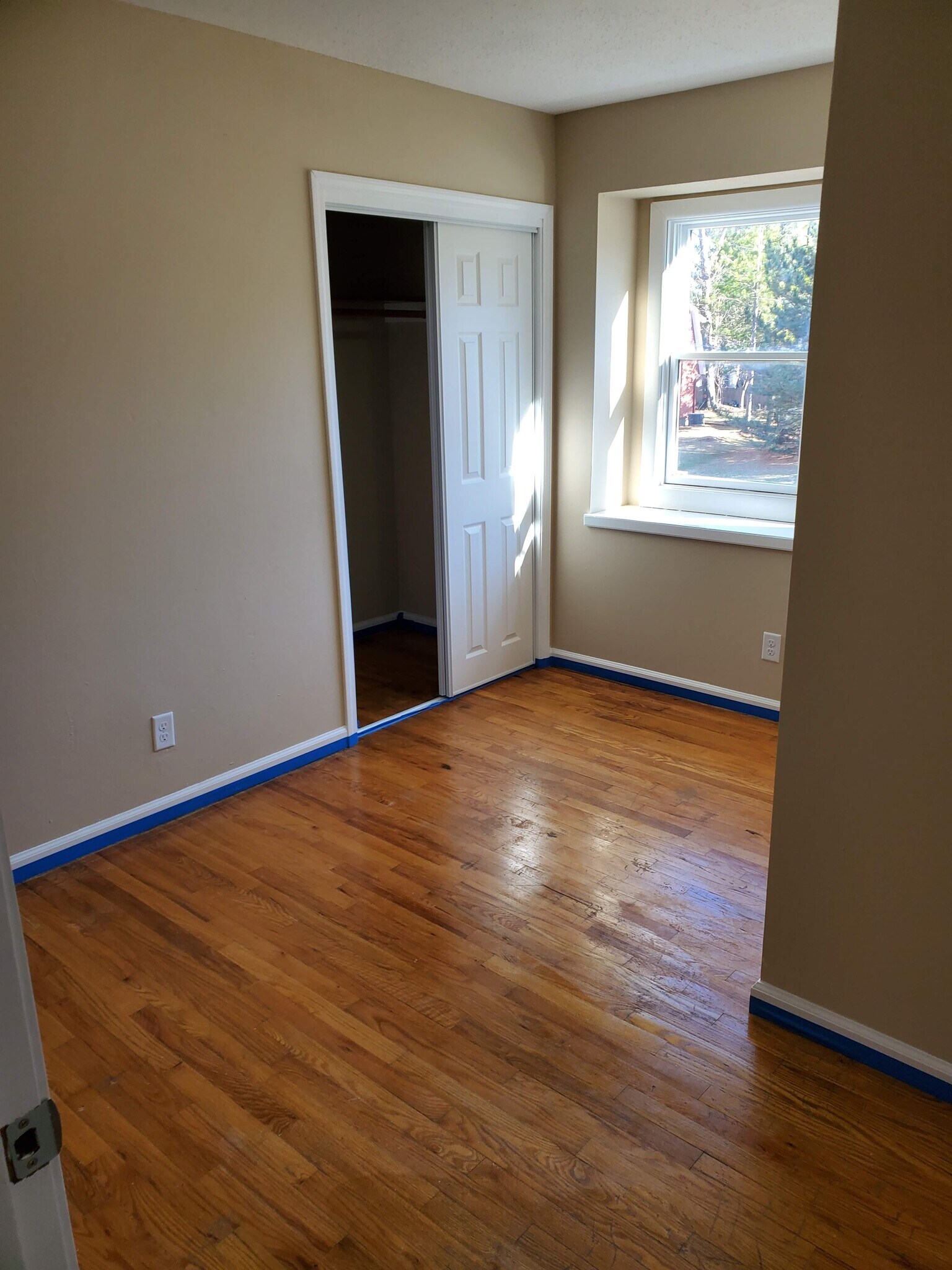 Building Photo - 418 SE 8th St