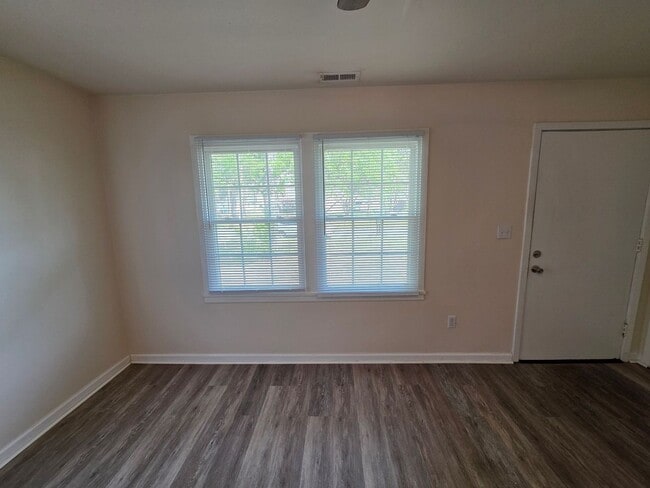 Building Photo - Loxley Gardens