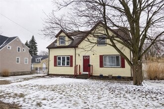 Building Photo - 67 Rose Ave