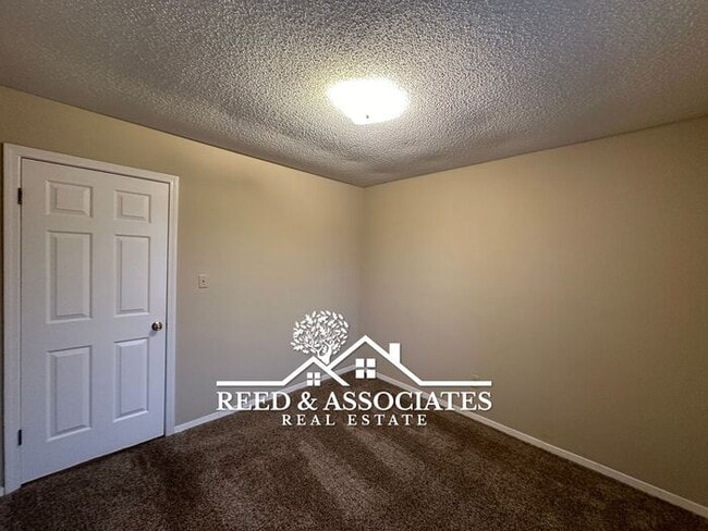 Building Photo - 3 Bedroom w/ fenced yard in Raleigh