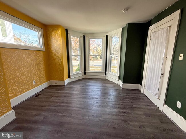 Building Photo - 305 Central Ave